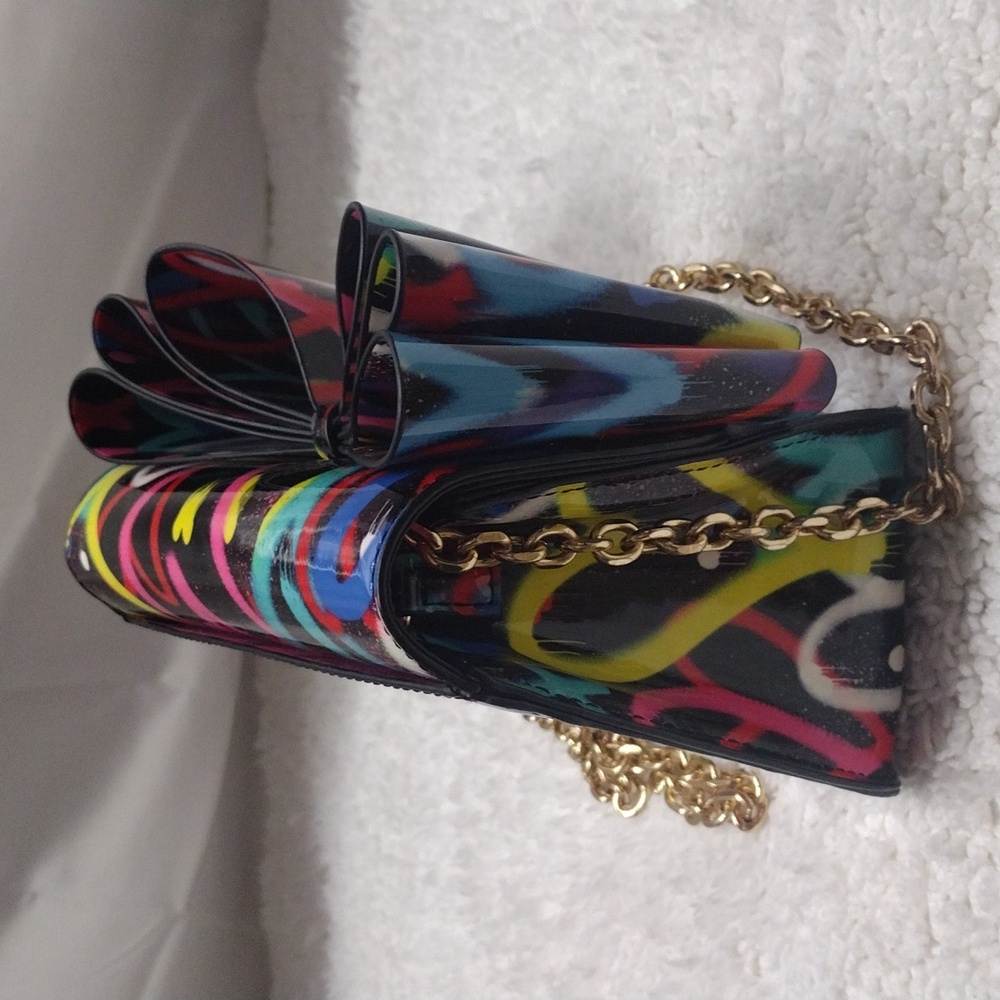 Betsey Johnson Graffiti Hearts Small Bow Flap Crossbody Purse - Picture 7 of 16